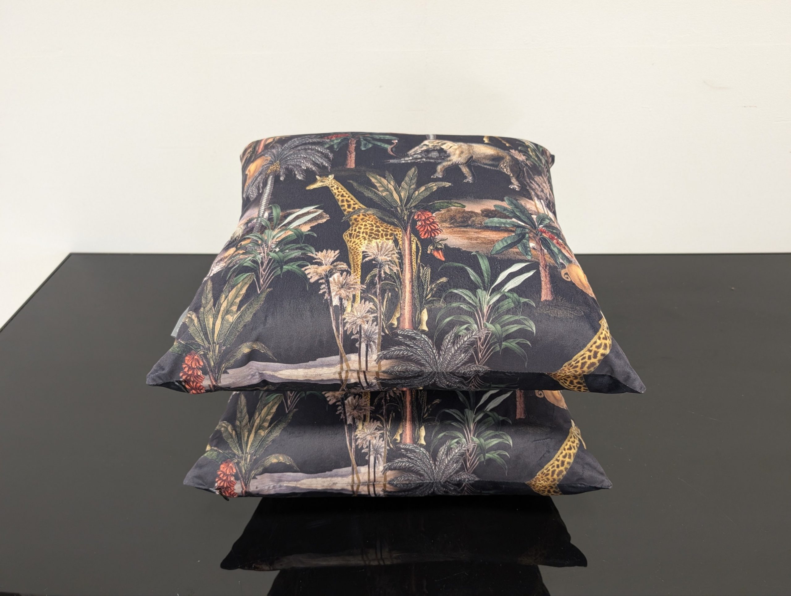 Isabella Peters Cushions pair - Image 6