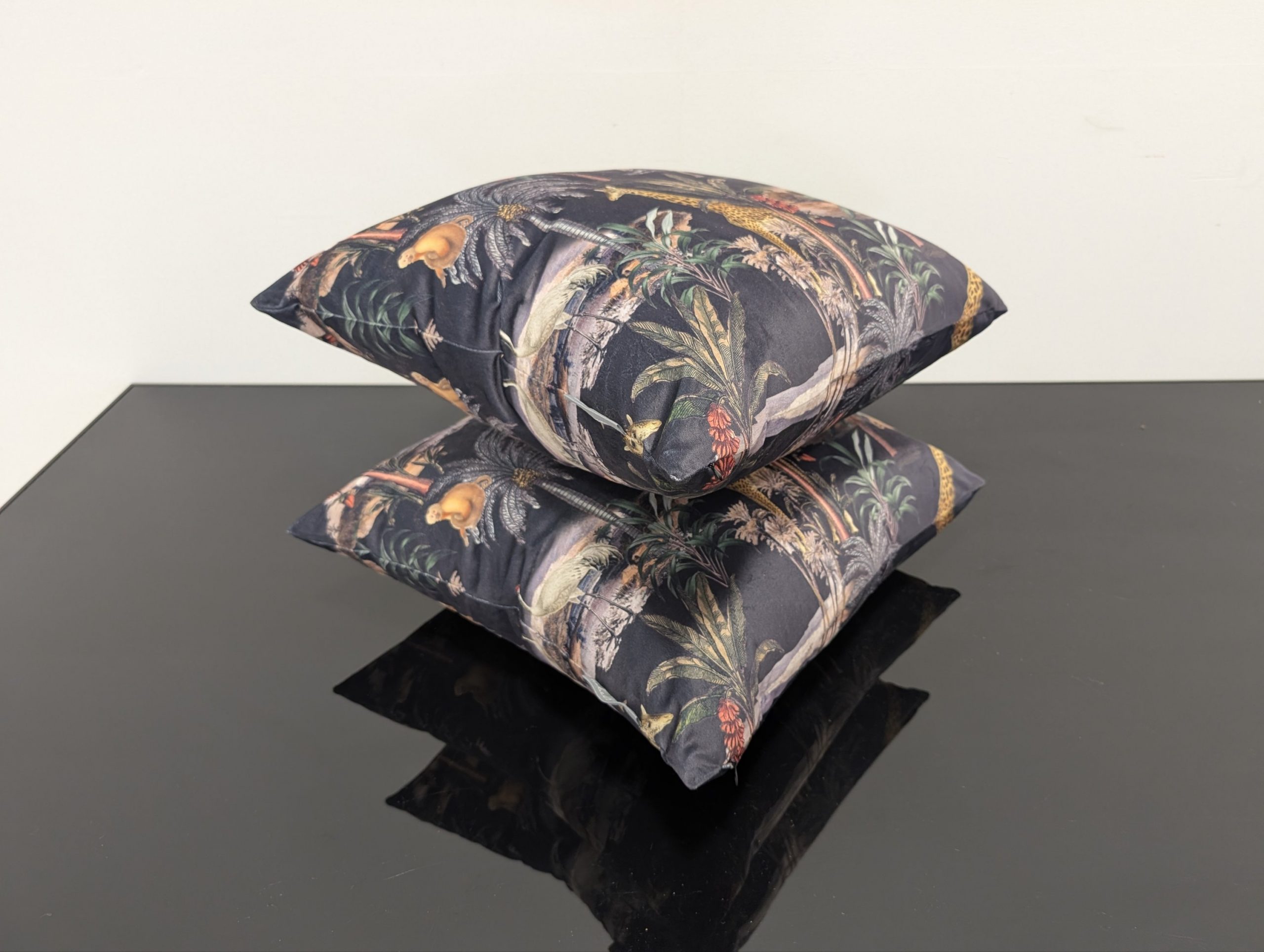 Isabella Peters Cushions pair - Image 5