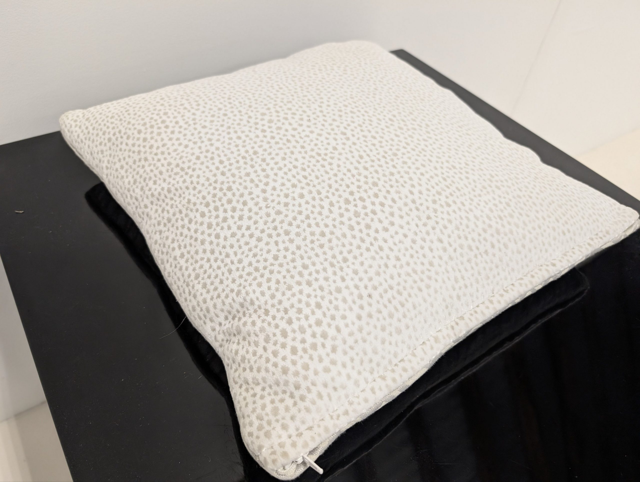 Silver/White Cushion - Image 9