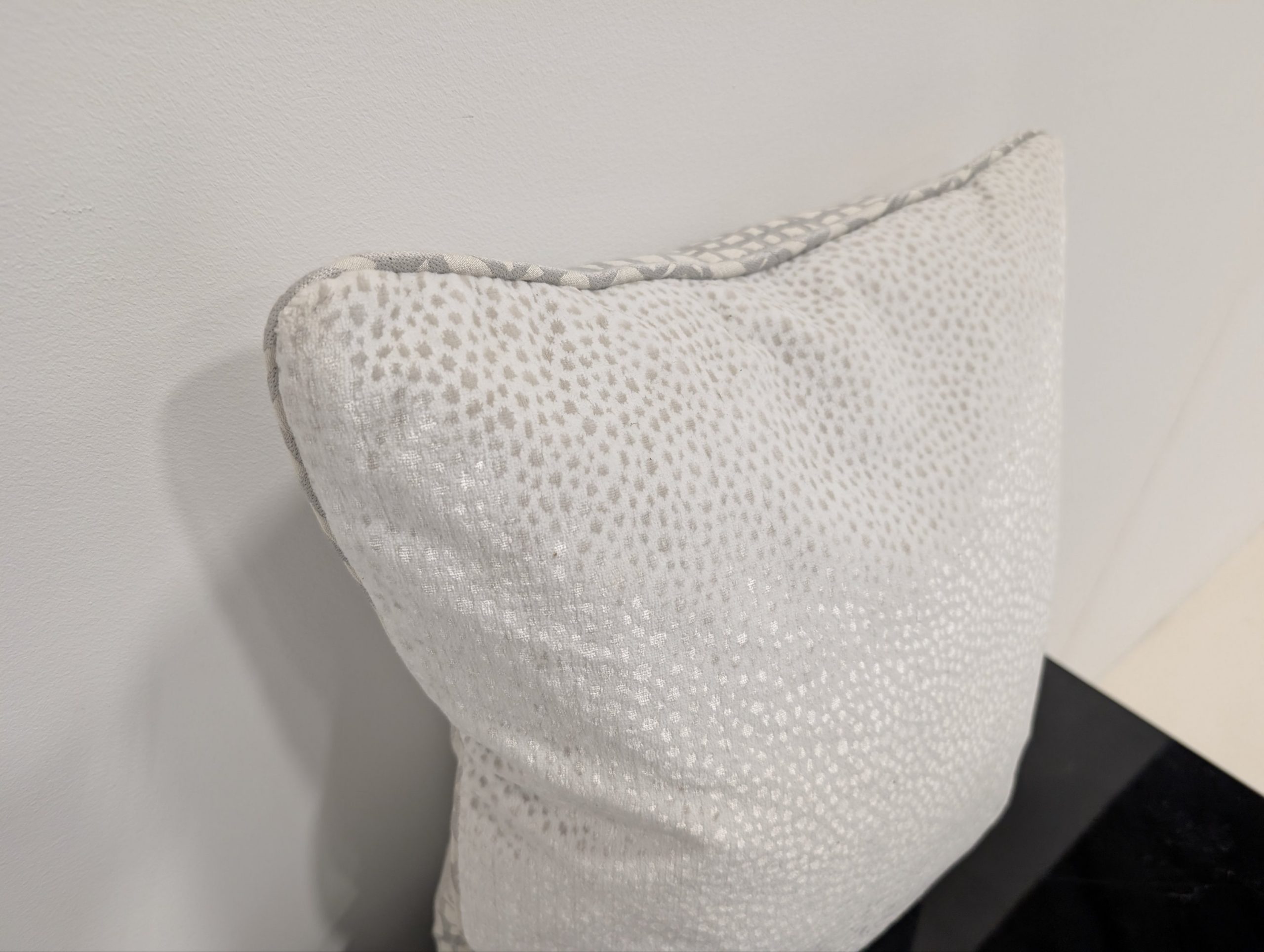 Silver/White Cushion - Image 8