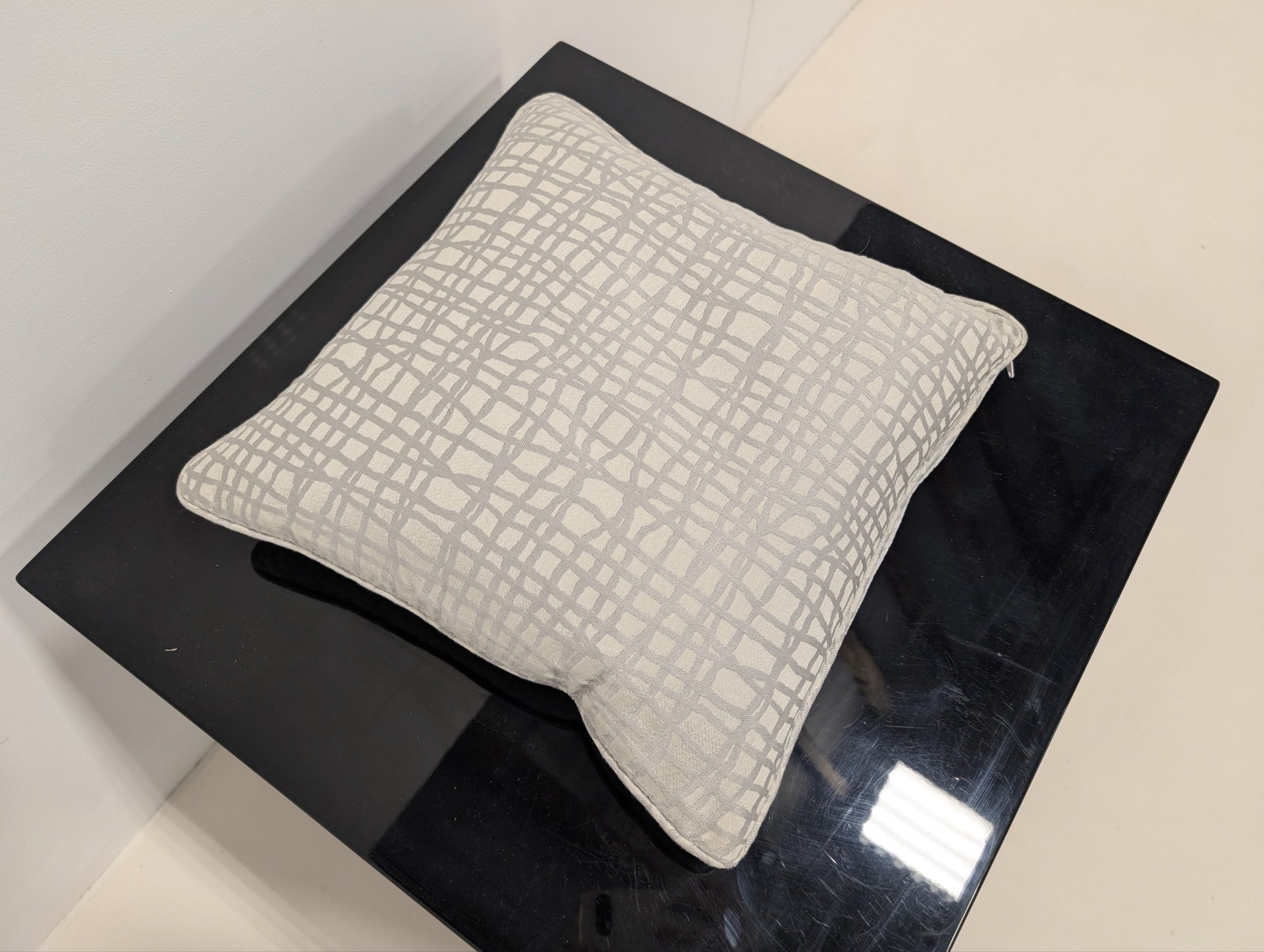 Silver/White Cushion - Image 7