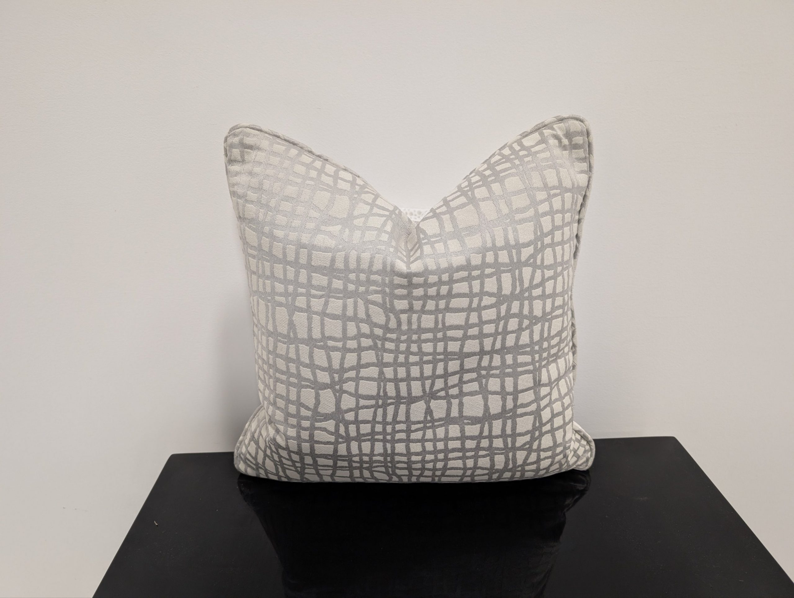 Silver/White Cushion - Image 6