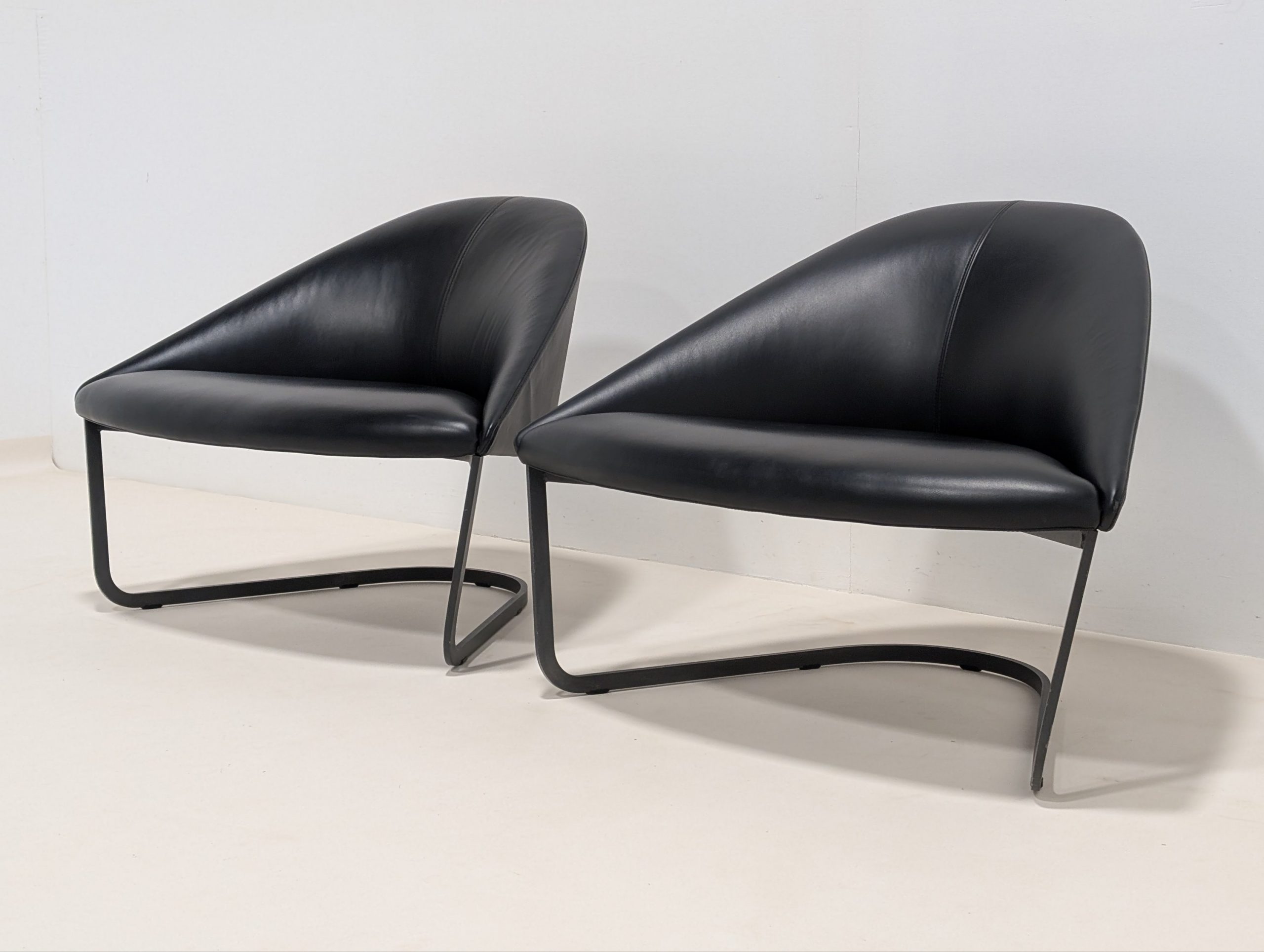 Arper Colina M Armchair Pair - Image 3