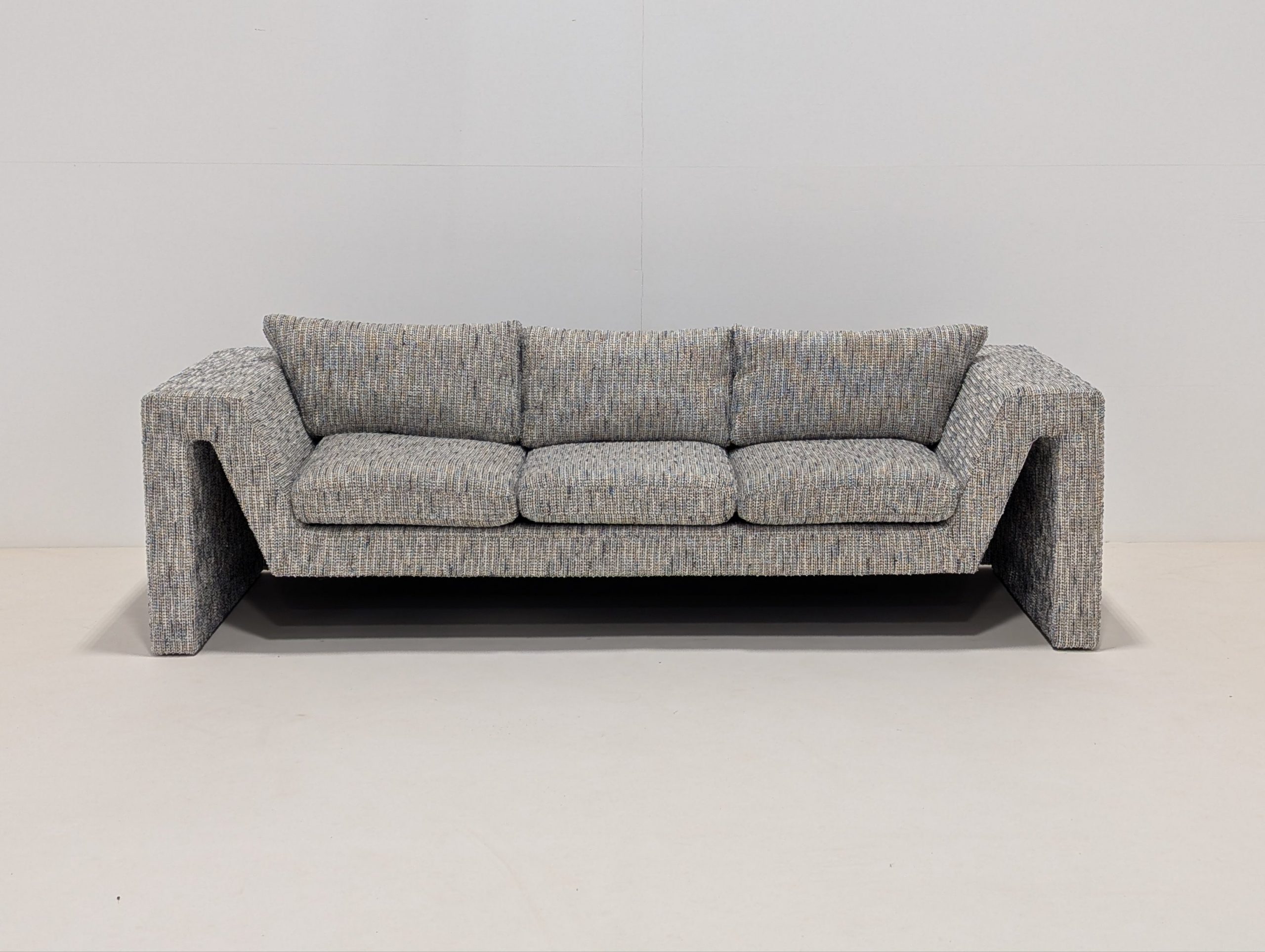 Liang & Eimil Manu Sofa - Image 12