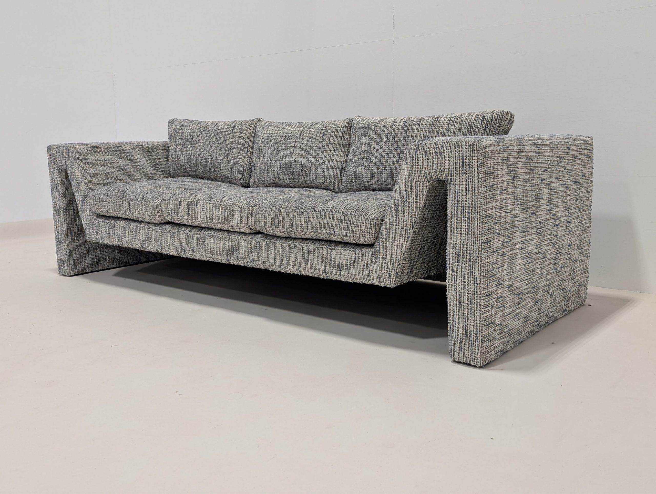 Liang & Eimil Manu Sofa - Image 9