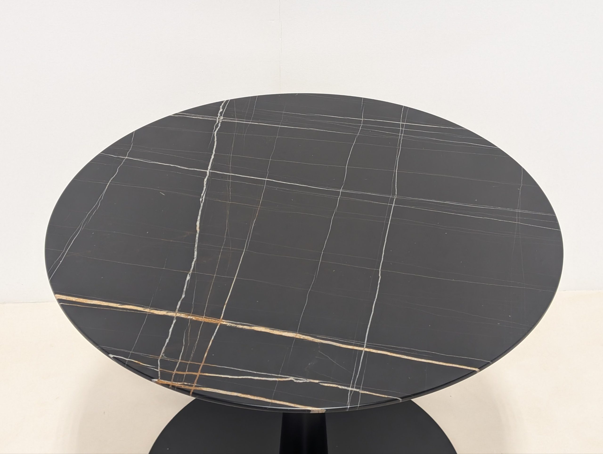 Poliform Marble Flute Dining Table - Image 6