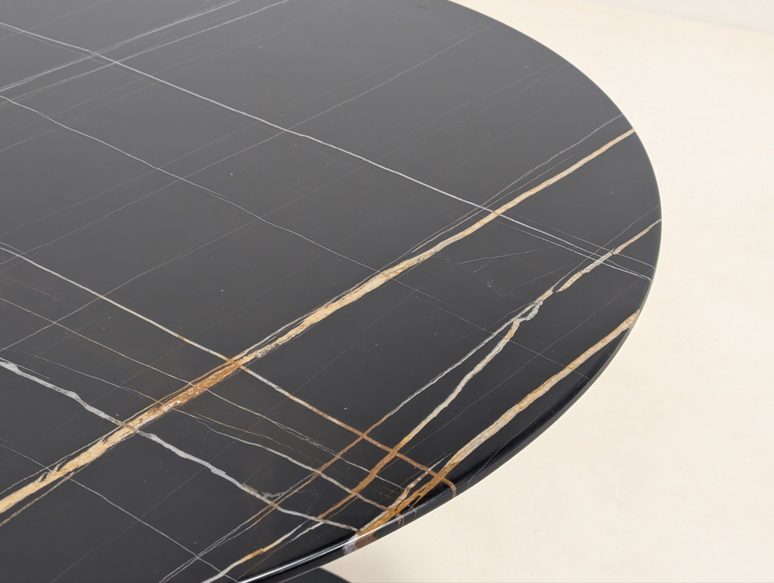 Poliform Marble Flute Dining Table - Image 8