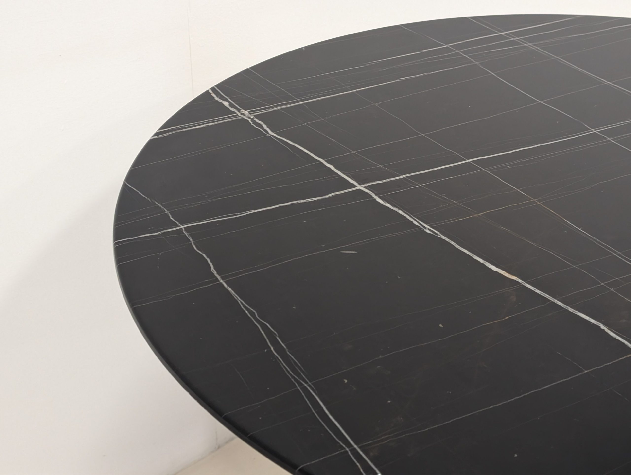 Poliform Marble Flute Dining Table - Image 10