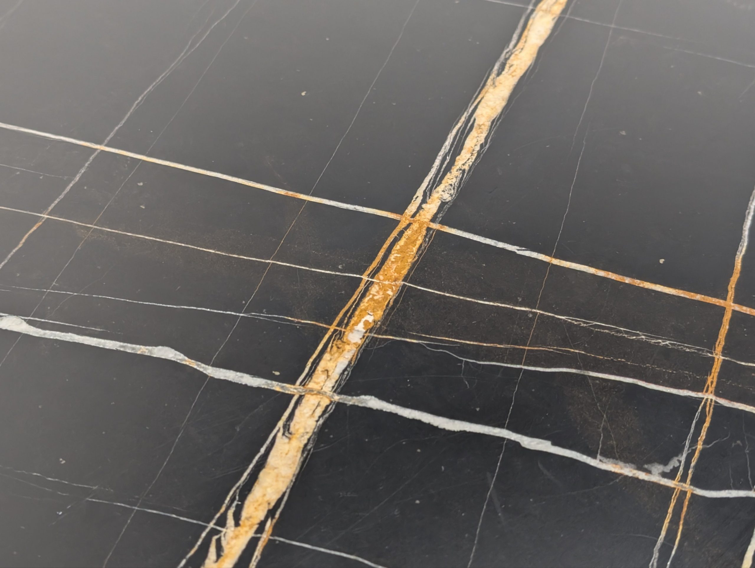 Poliform Marble Flute Dining Table - Image 5