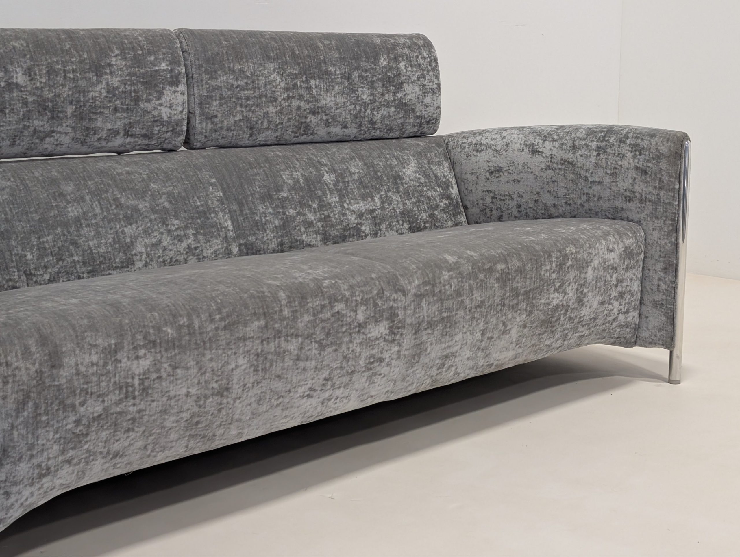 Leolux Goncharov Grey Velvet Sofas - 2 Available - Image 4
