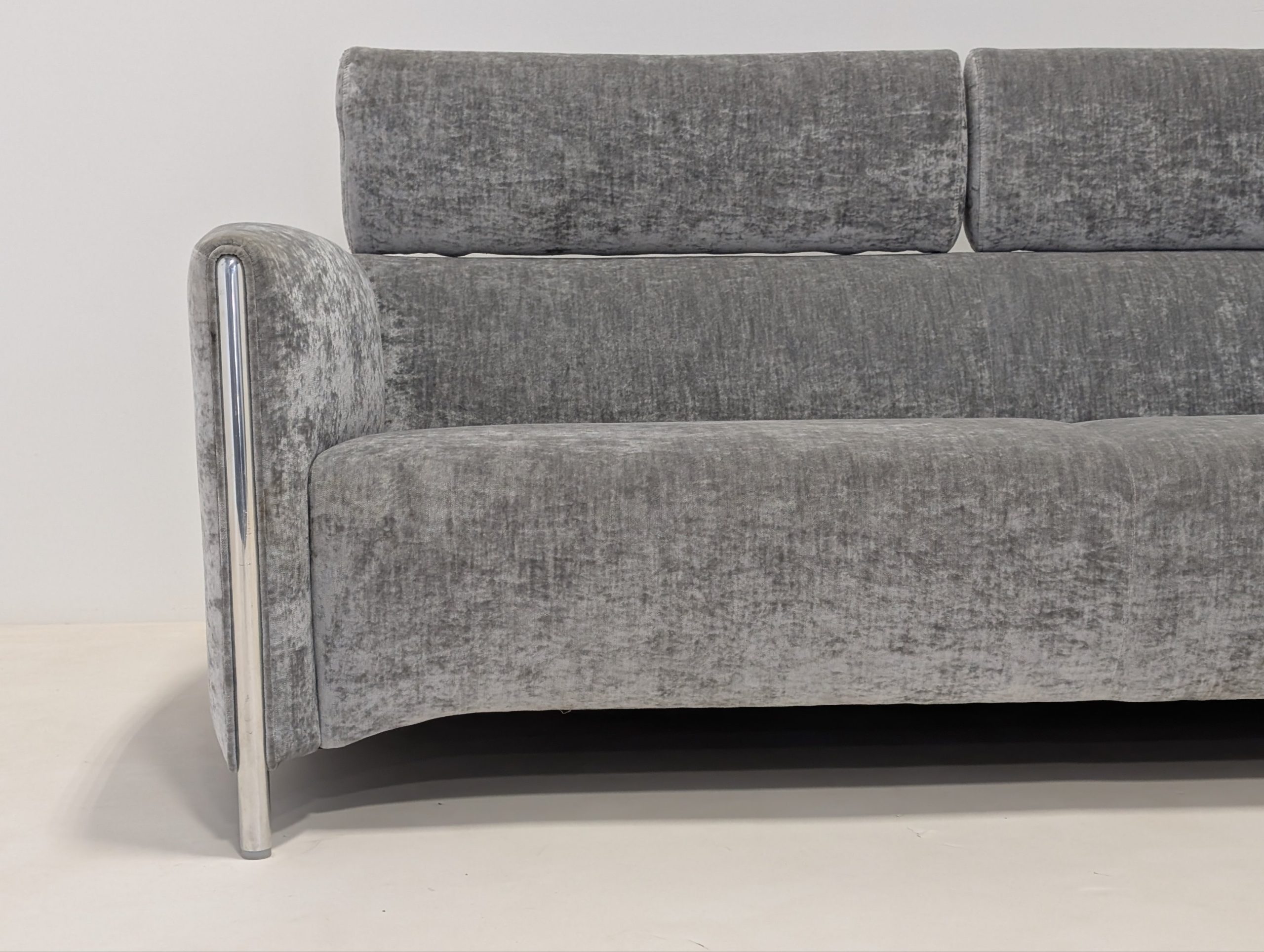 Leolux Goncharov Grey Velvet Sofas - 2 Available - Image 8