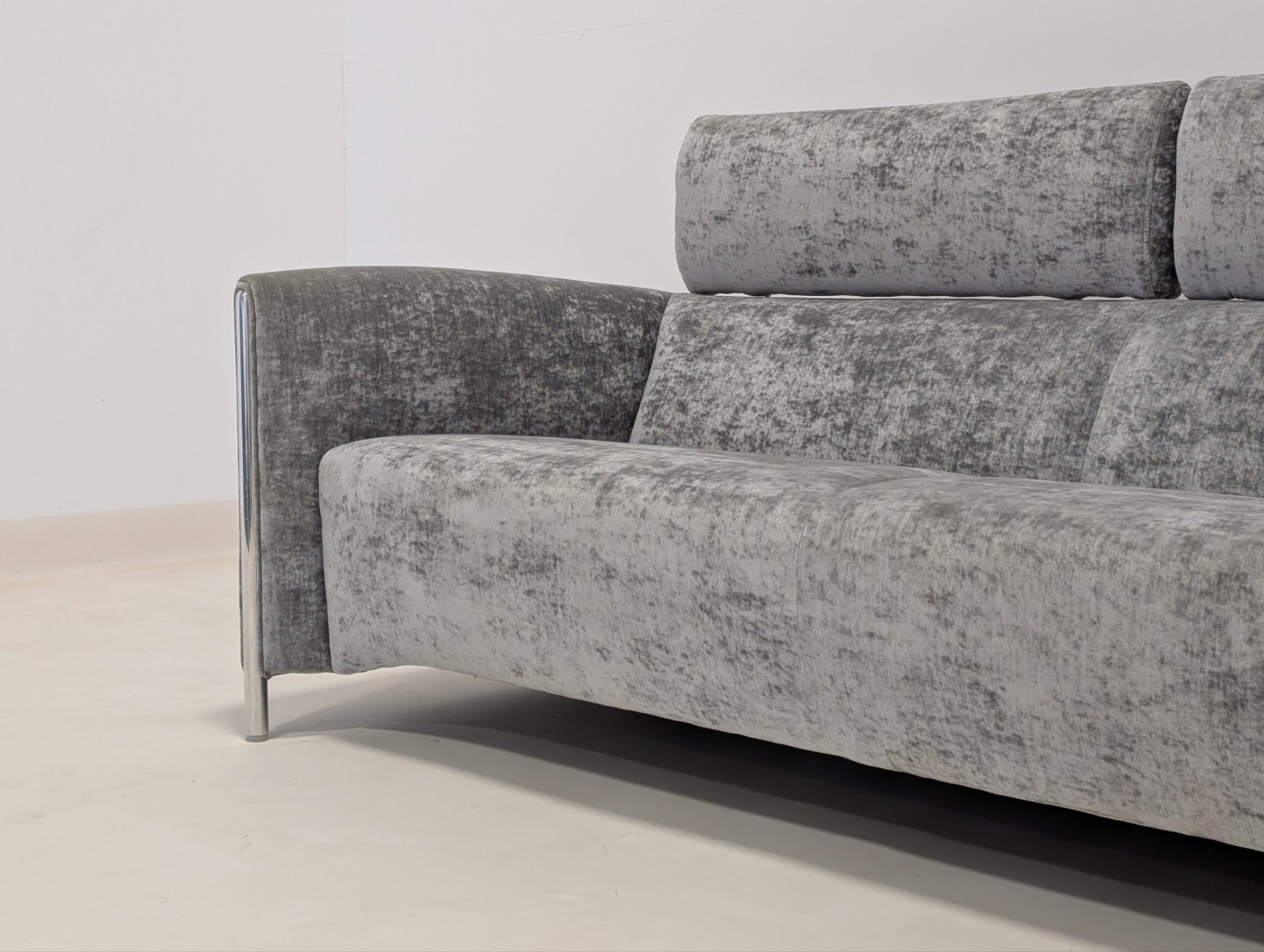 Leolux Goncharov Grey Velvet Sofas - 2 Available - Image 11