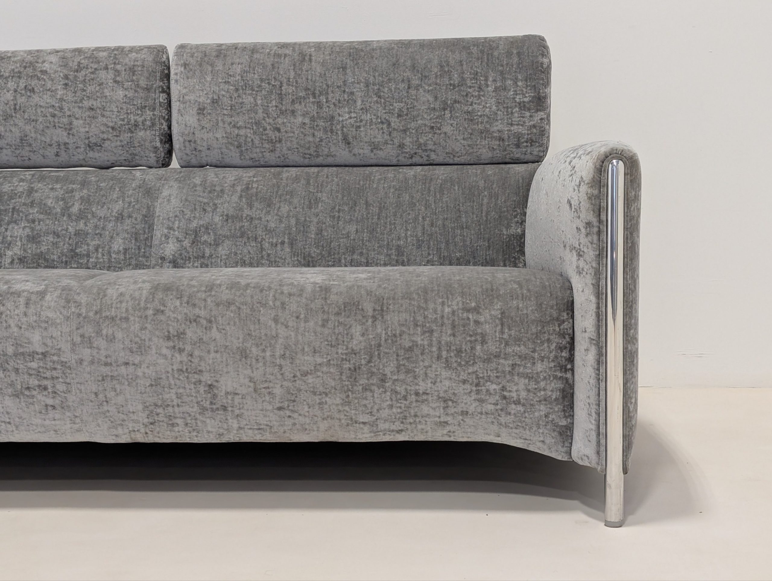 Leolux Goncharov Grey Velvet Sofas - 2 Available - Image 7