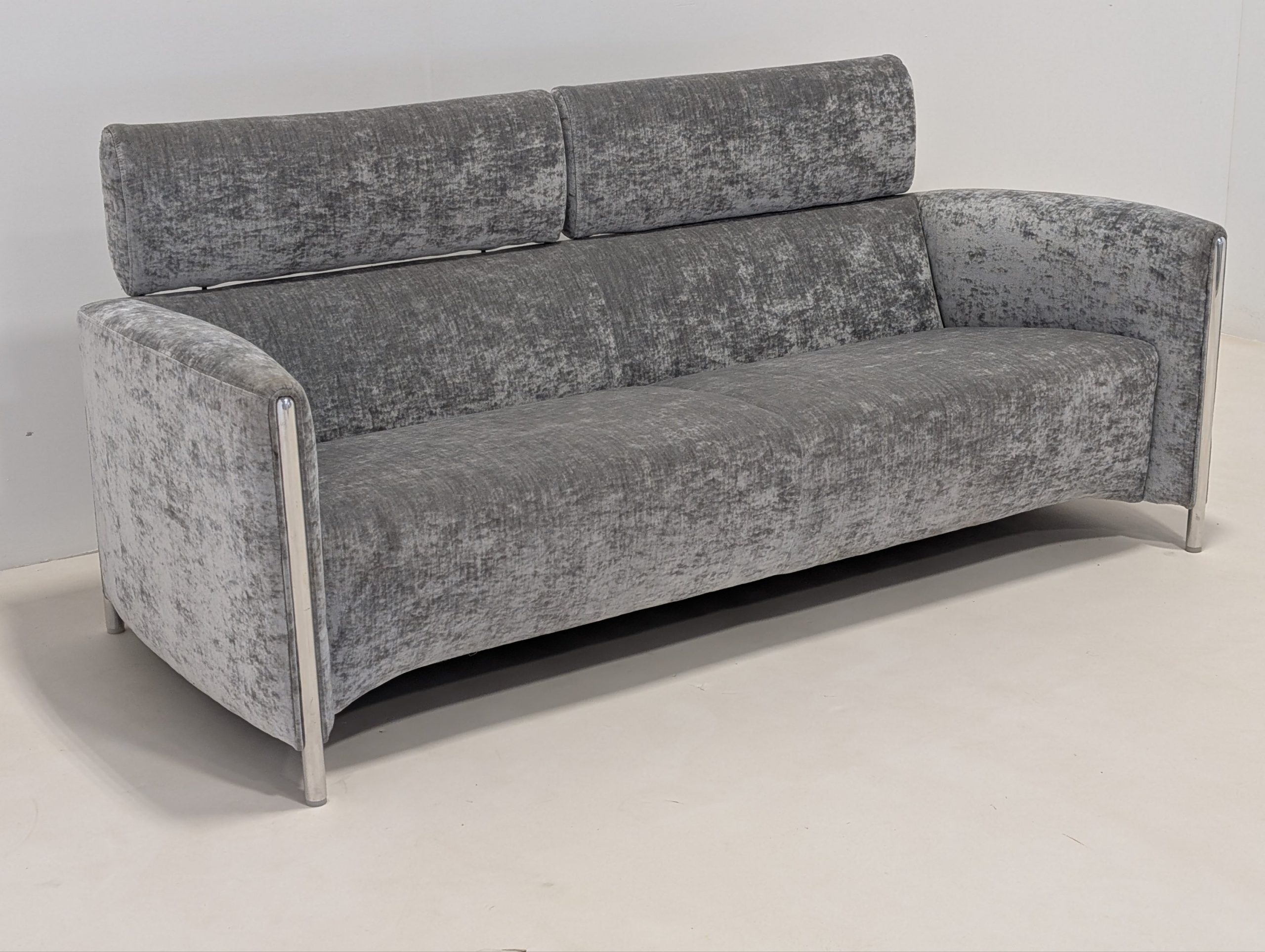 Leolux Goncharov Grey Velvet Sofas - 2 Available - Image 9