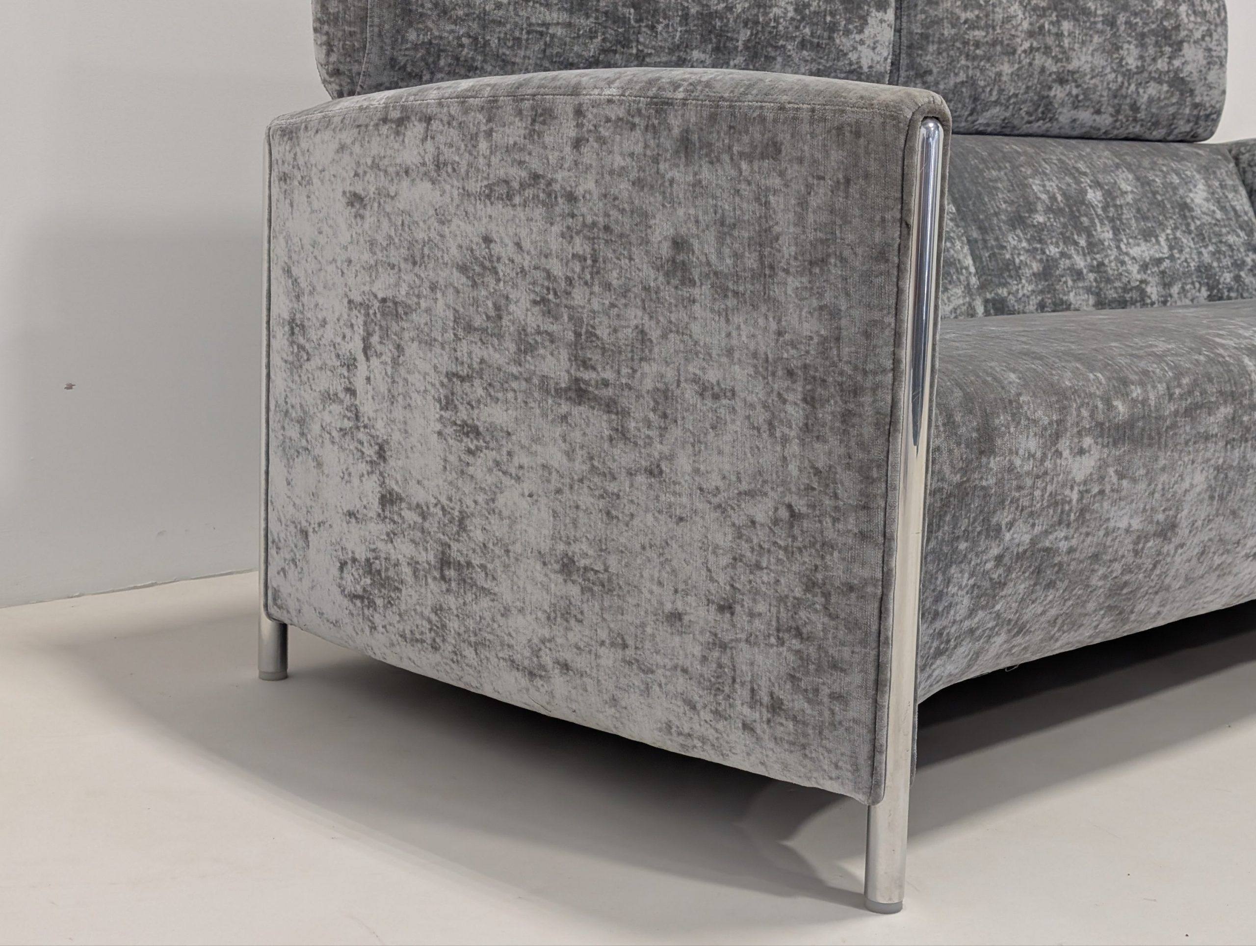 Leolux Goncharov Grey Velvet Sofas - 2 Available - Image 2